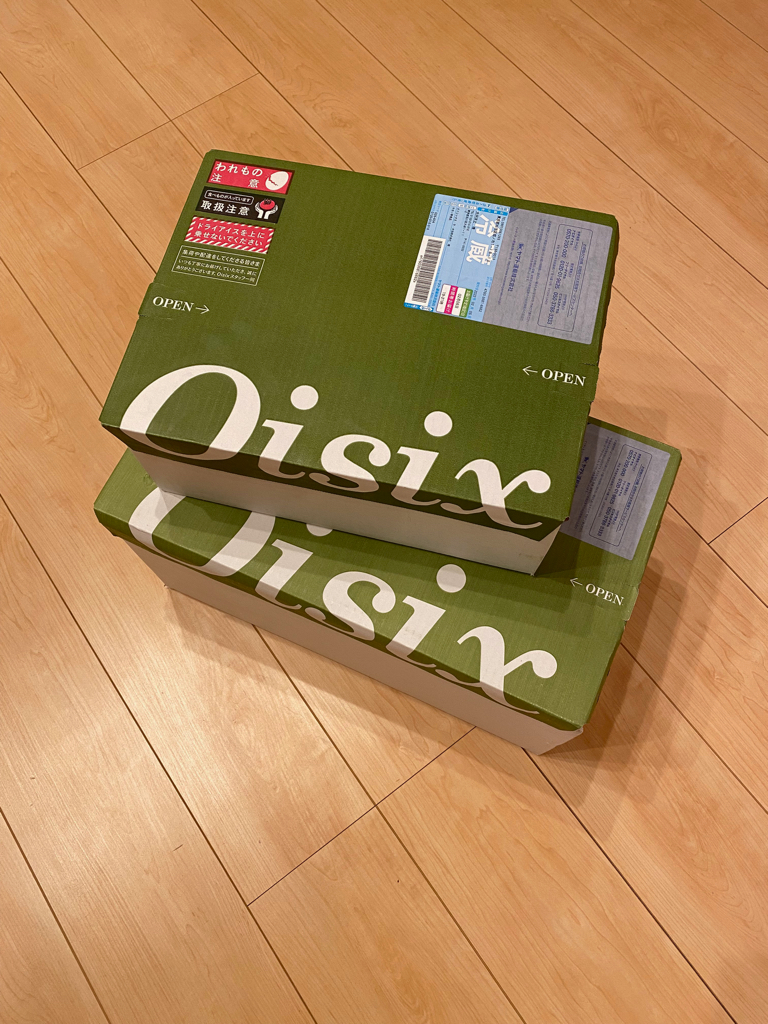 オイシックス通常配送の外箱(常温・冷蔵の2箱)