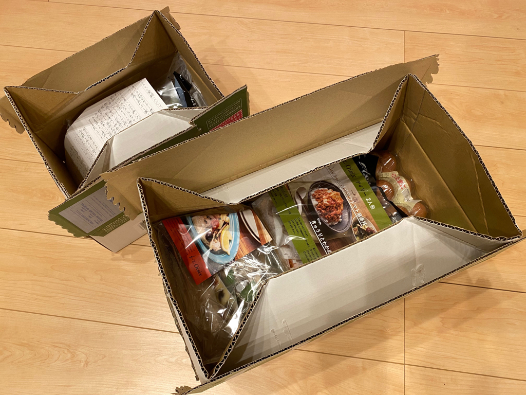 オイシックスの開封。ミールキットと野菜が丁寧に梱包