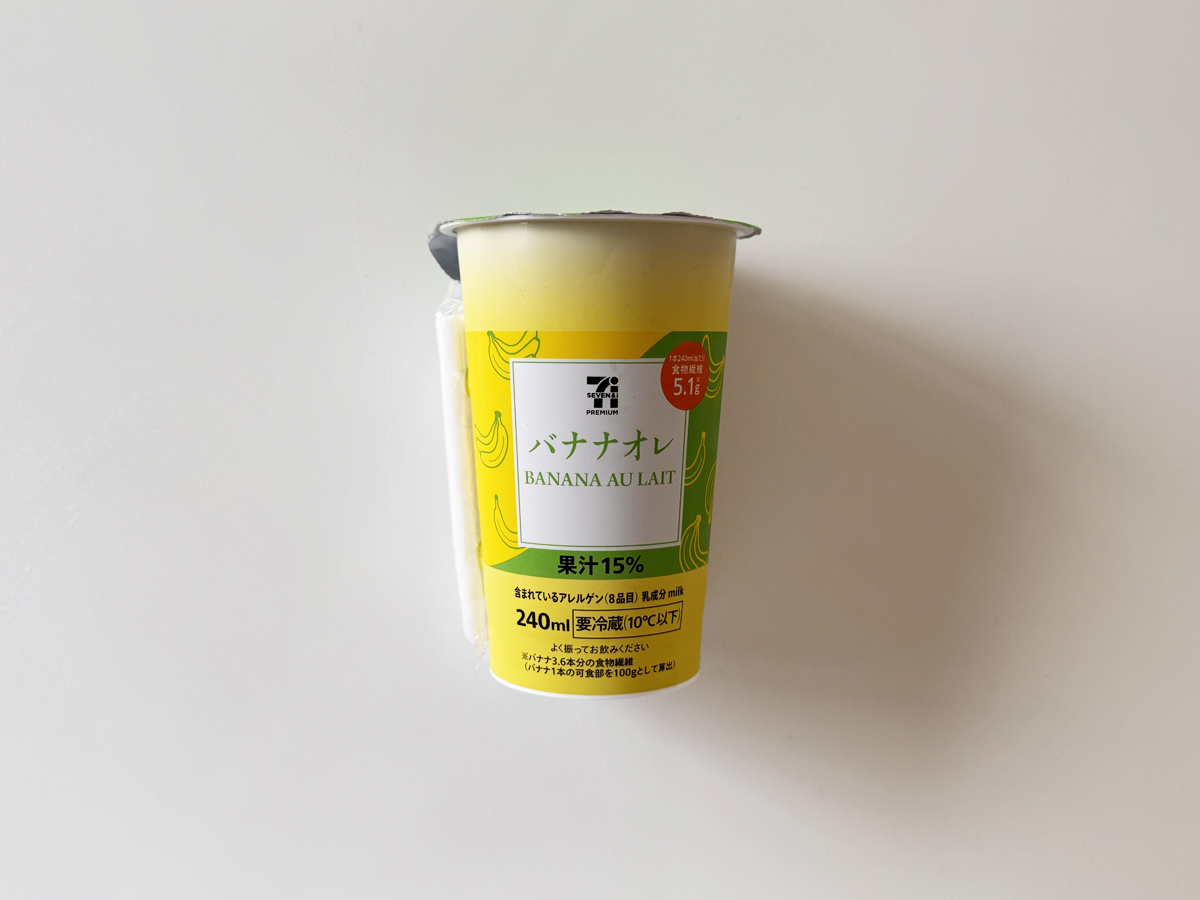 果汁15%・240ml表記が見えるカップ側面