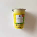 セブンのバナナオレ（果汁15％・食物繊維5.1g）を真上から撮影したパッケージ写真