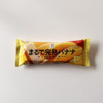 セブンイレブン「まるで完熟バナナ」アイスバーのパッケージ デザイン（完熟バナナ色の背景とバナナの写真）